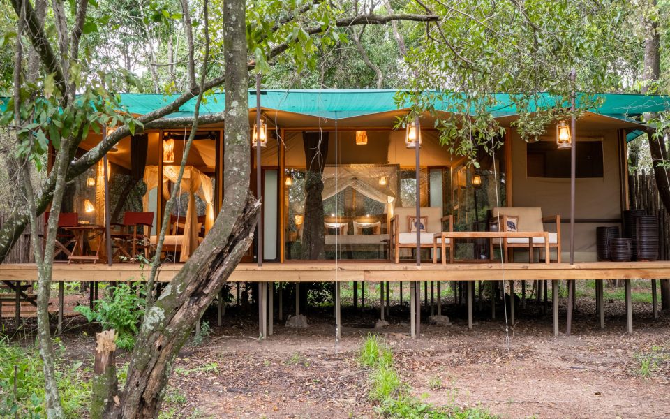 standard_luxury_tent_exterior_12